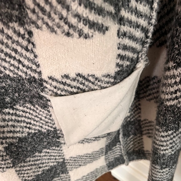 LINE Sweater Coat - Picture 4 of 10